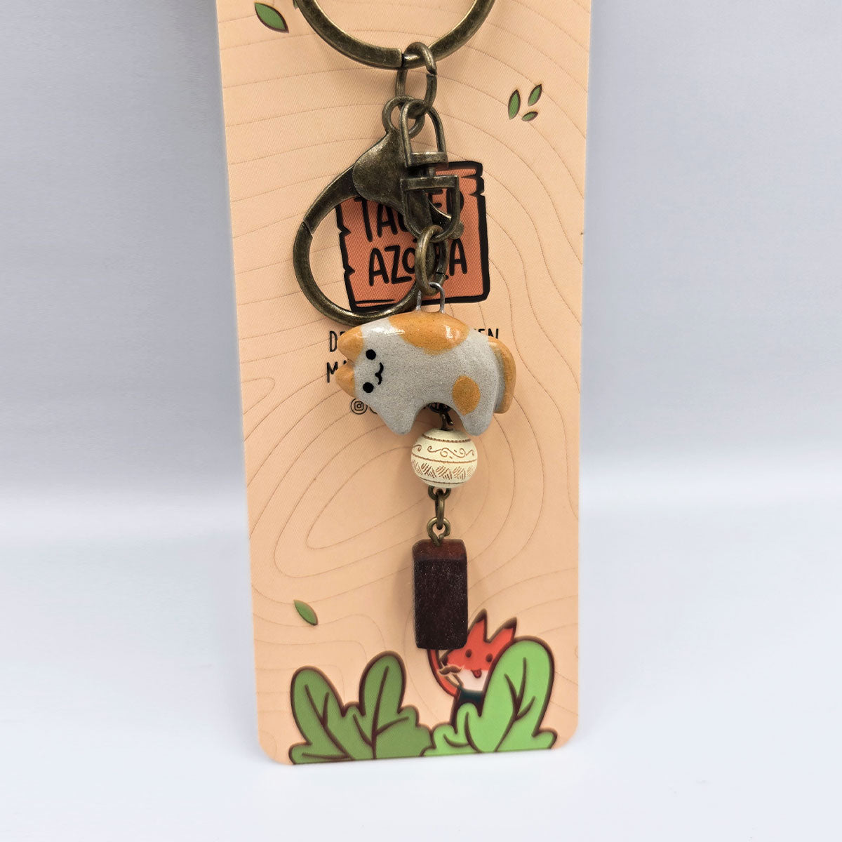 Llaveros de madera y cerámica