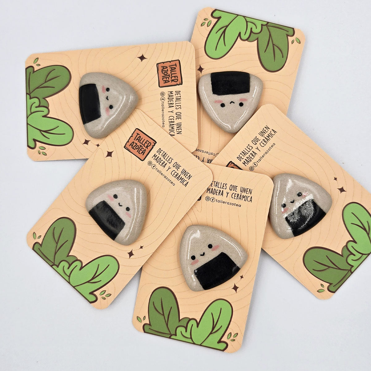 Pines de onigiri y huevito frito